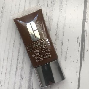 Clinique Stay-Matte Foundation